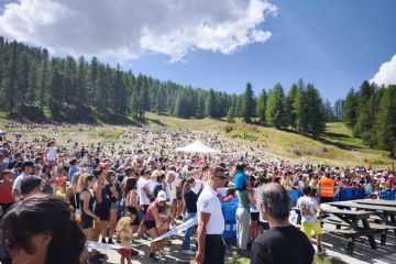 Tutto esaurito per Clara al concertone di Ferragosto di Sportinia.